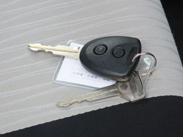 ダイハツ　ミラ　イース