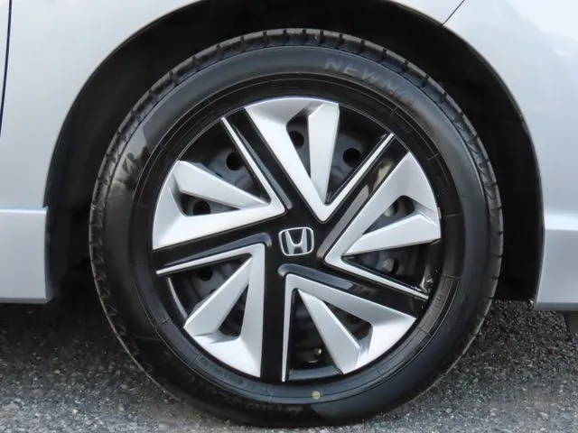 シャトル　ハイブリッド（ホンダ）の車両写真