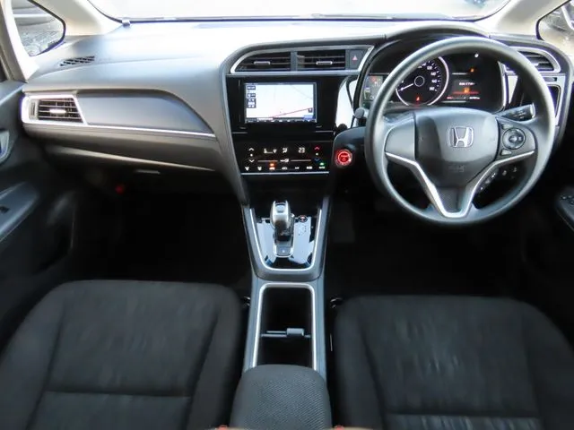 シャトル　ハイブリッド（ホンダ）の車両写真