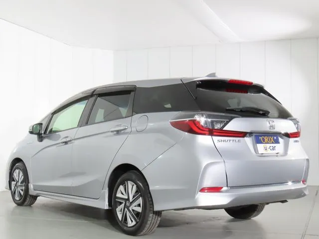 シャトル　ハイブリッド（ホンダ）の車両写真