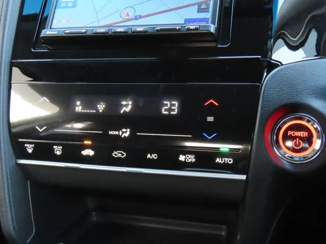 シャトル　ハイブリッド（ホンダ）の車両写真