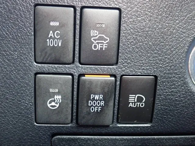 アルファード　ハイブリッド　４ＷＤ（トヨタ）の車両写真