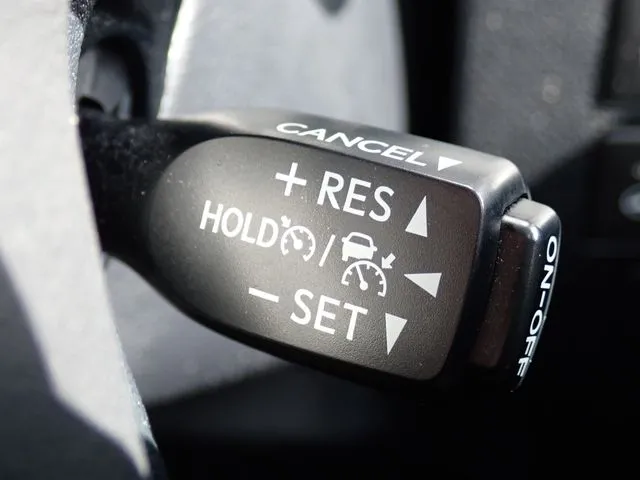 アルファード　ハイブリッド　４ＷＤ（トヨタ）の車両写真