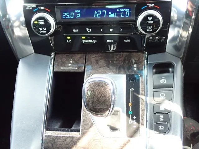 アルファード　ハイブリッド　４ＷＤ（トヨタ）の車両写真