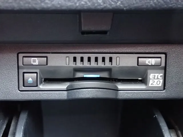 アルファード　ハイブリッド　４ＷＤ（トヨタ）の車両写真