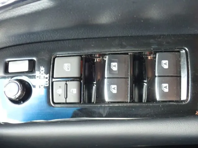 アルファード　ハイブリッド　４ＷＤ（トヨタ）の車両写真