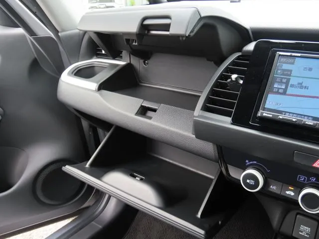 ホンダ　フィット　ｅ：ＨＥＶ