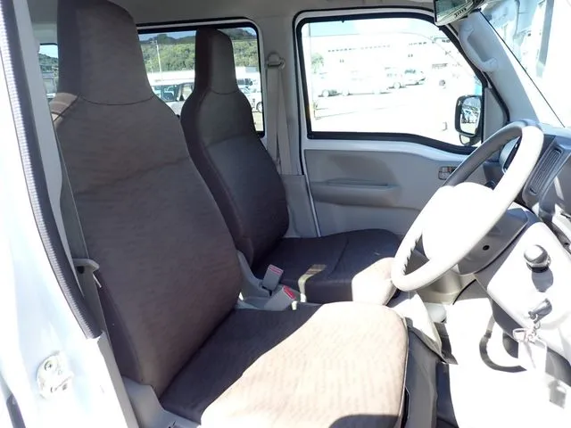 エブリイバン（スズキ）の車両写真