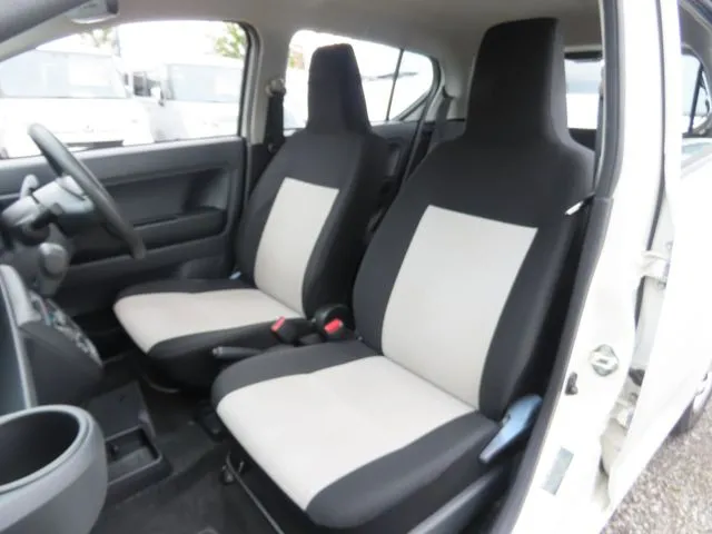 ミラ　イース（ダイハツ）の車両写真