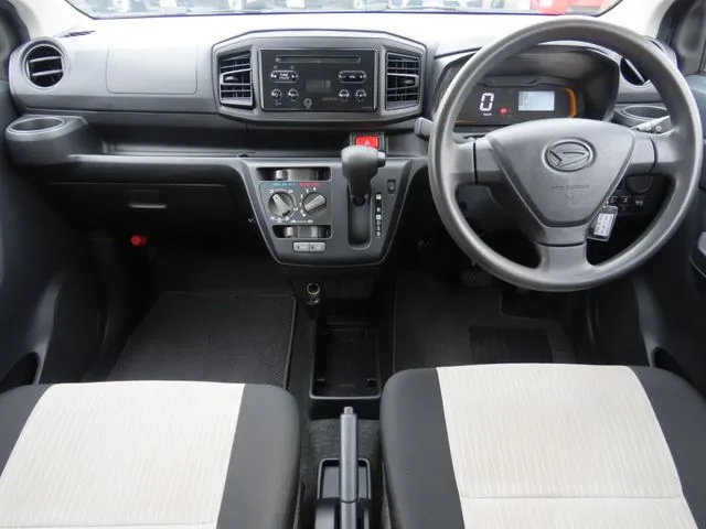 ミラ　イース（ダイハツ）の車両写真