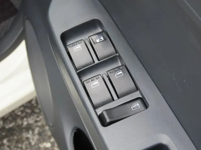 ミラ　イース（ダイハツ）の車両写真