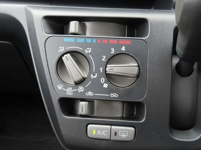 ミラ　イース（ダイハツ）の車両写真