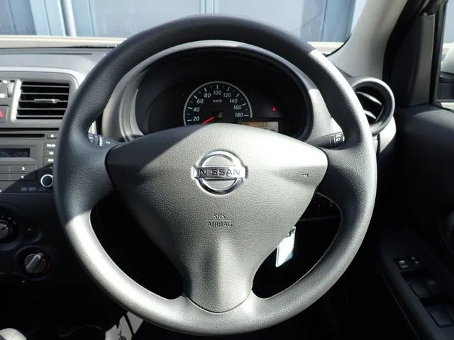 ニッサン　マーチ