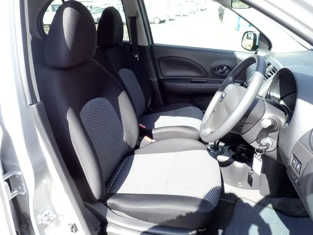 ニッサン　マーチ