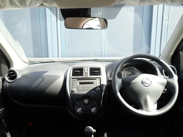 ニッサン　マーチ