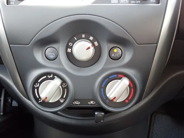 ニッサン　マーチ