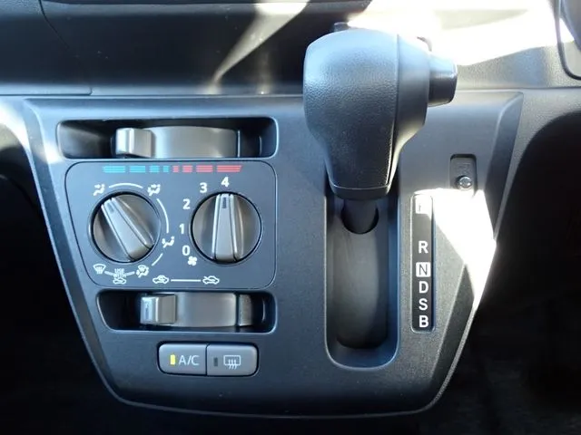 ミラ　イース（ダイハツ）の車両写真