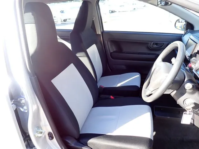 ミラ　イース（ダイハツ）の車両写真