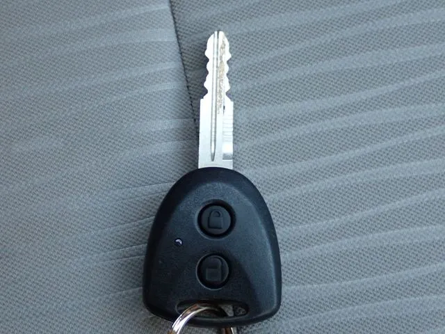 ミラ　イース（ダイハツ）の車両写真