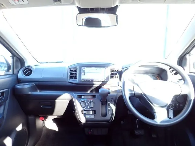 ミラ　イース（ダイハツ）の車両写真