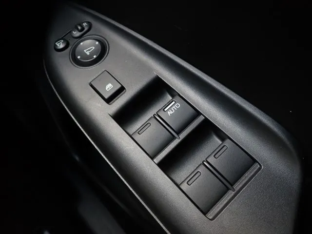 シャトル　ハイブリッド（ホンダ）の車両写真