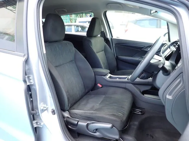 シャトル　ハイブリッド（ホンダ）の車両写真