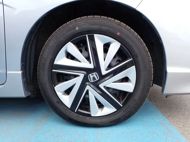 シャトル　ハイブリッド（ホンダ）の車両写真