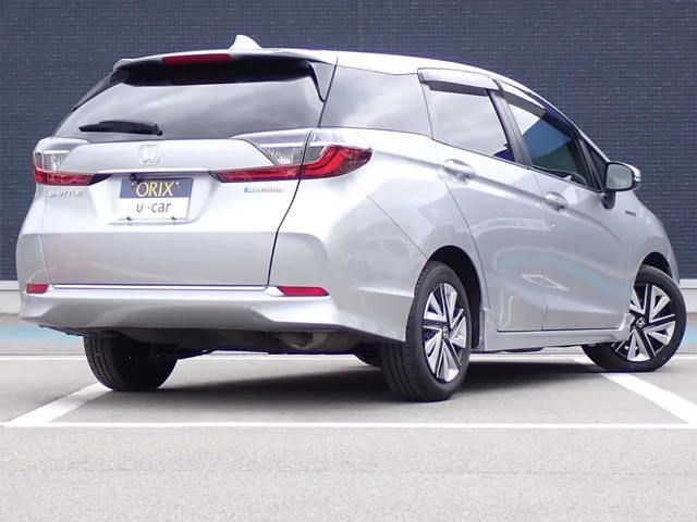 シャトル　ハイブリッド（ホンダ）の車両写真