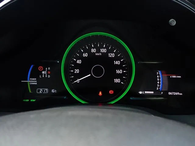 シャトル　ハイブリッド（ホンダ）の車両写真