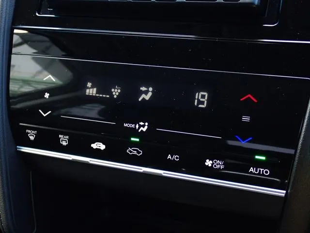 シャトル　ハイブリッド（ホンダ）の車両写真