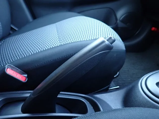 ニッサン　マーチ