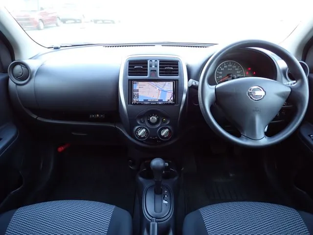 ニッサン　マーチ