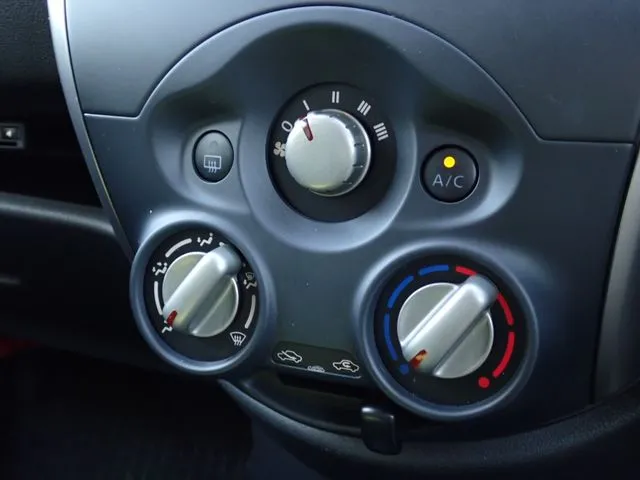 ニッサン　マーチ