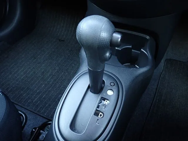 ニッサン　マーチ