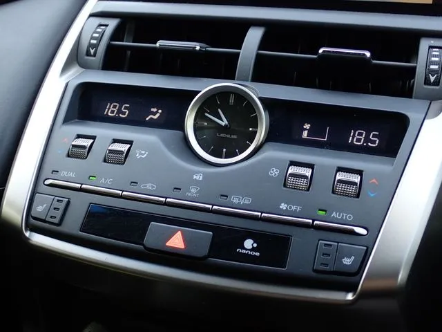 トヨタ　レクサス　ＮＸ３００