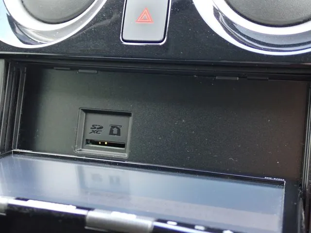 ニッサン　ノート　４ＷＤ