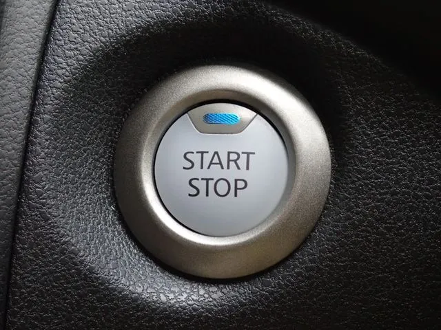 ニッサン　ノート　４ＷＤ