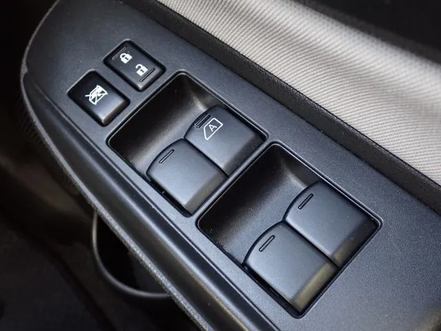 ニッサン　ノート　４ＷＤ