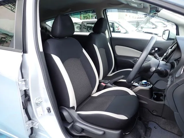 ニッサン　ノート　４ＷＤ