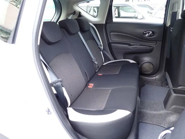 ニッサン　ノート　４ＷＤ