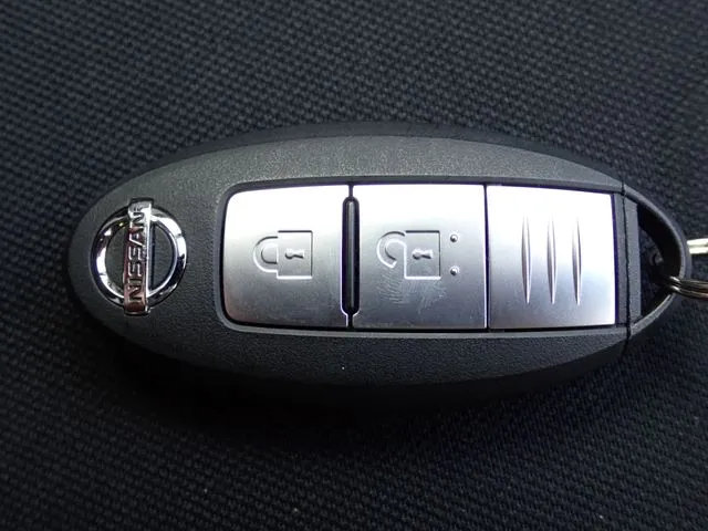 ニッサン　ノート　４ＷＤ