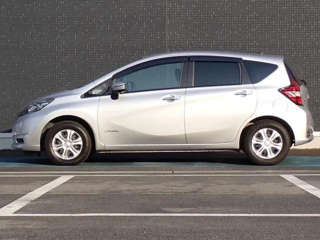 ニッサン　ノート　４ＷＤ