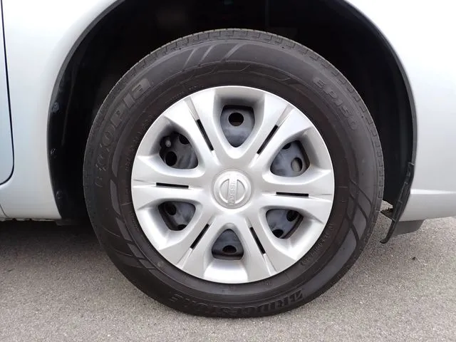 ニッサン　ノート　４ＷＤ