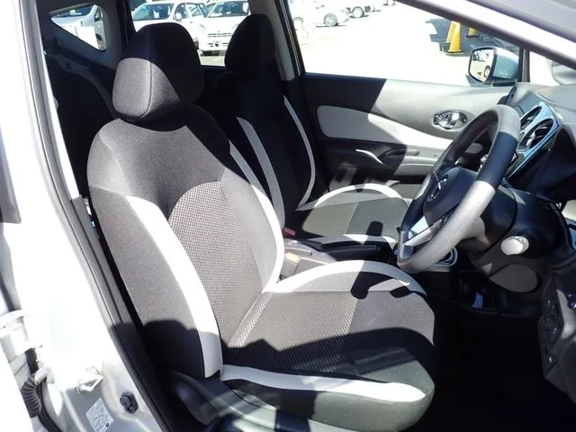 ニッサン　ノート