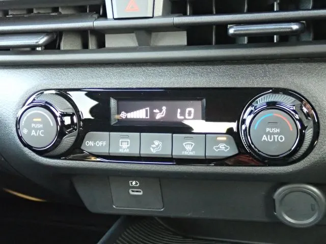 ノート（ニッサン）の車両写真