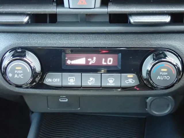 ノート(ニッサン)の車両写真