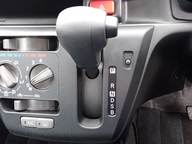 ダイハツ　ミラ　イース