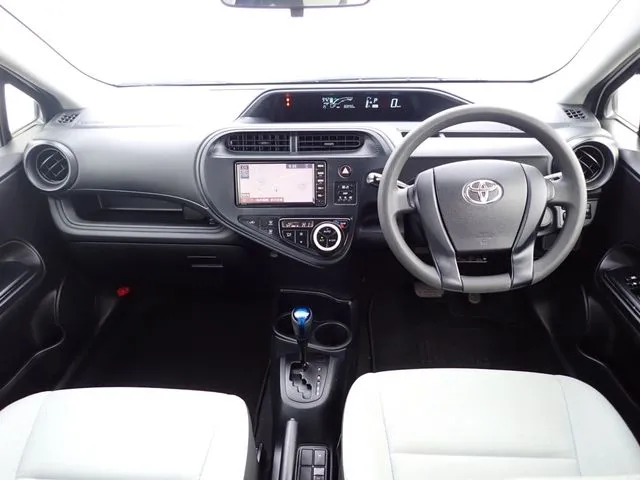 トヨタ　アクア