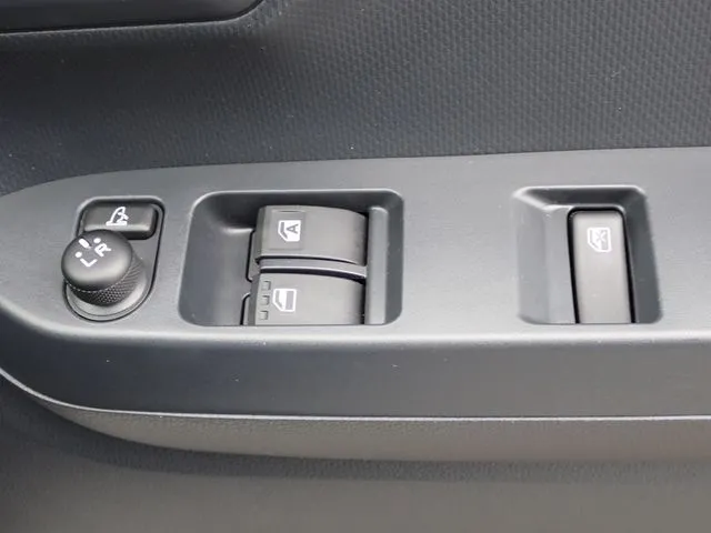 ミラ　イース（ダイハツ）の車両写真