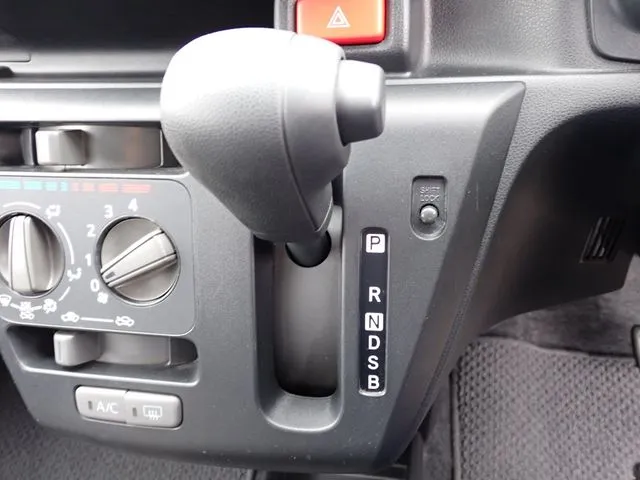 ミラ　イース（ダイハツ）の車両写真